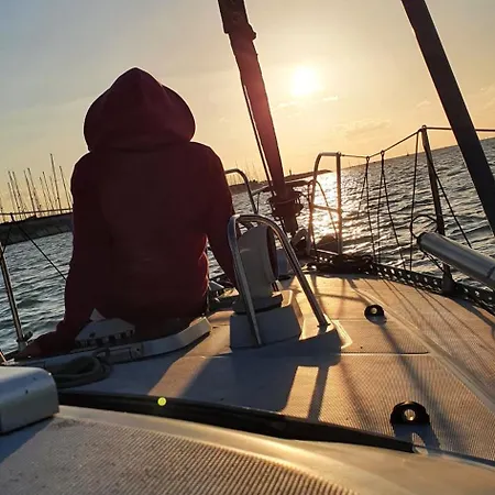 Hotel en barco Super Castor - Sur Un Grand Voilier Chauffe Au Vieux Port By Nuits Au Port *