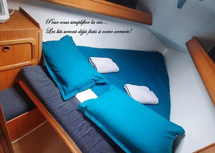 Super Castor - Sur Un Grand Voilier Chauffe Au Vieux Port By Nuits Au Port * La Rochelle (Charente-Maritime)