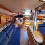 Super Castor - Sur Un Grand Voilier Chauffe Au Vieux Port By Nuits Au Port