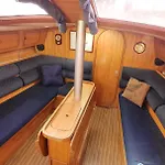 Super Castor - Sur Un Grand Voilier Chauffe Au Vieux Port By Nuits Au Port Botel