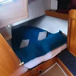 Super Castor - Sur Un Grand Voilier Chauffe Au Vieux Port By Nuits Au Port Botel *