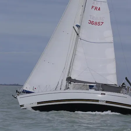 Super Castor - Sur Un Grand Voilier Chauffe Au Vieux Port By Nuits Au Port *