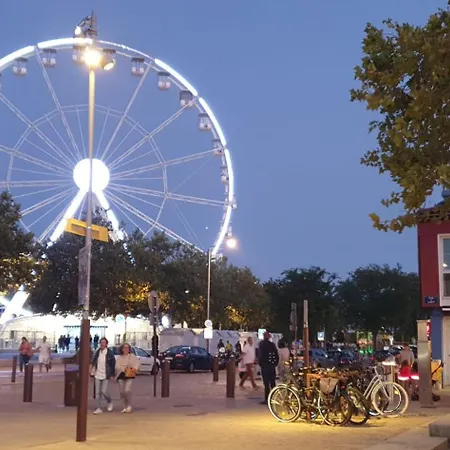 Super Castor - Sur Un Grand Voilier Chauffe Au Vieux Port By Nuits Au Port