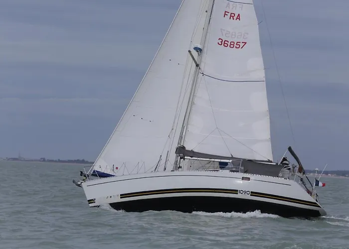 Super Castor - Sur Un Grand Voilier Chauffe Au Vieux Port By Nuits Au Port *