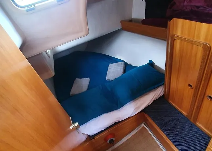 Super Castor - Sur Un Grand Voilier Chauffe Au Vieux Port By Nuits Au Port Bådhotel *