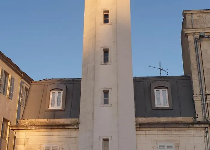 Super Castor - Sur Un Grand Voilier Chauffe Au Vieux Port By Nuits Au Port